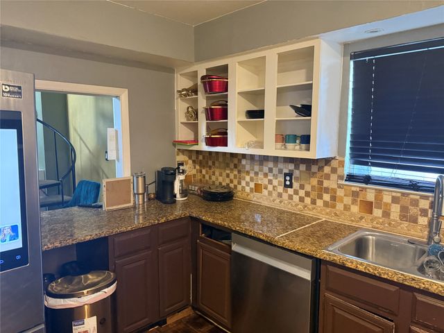 9822 Amberton Parkway, Dallas, TX 75243