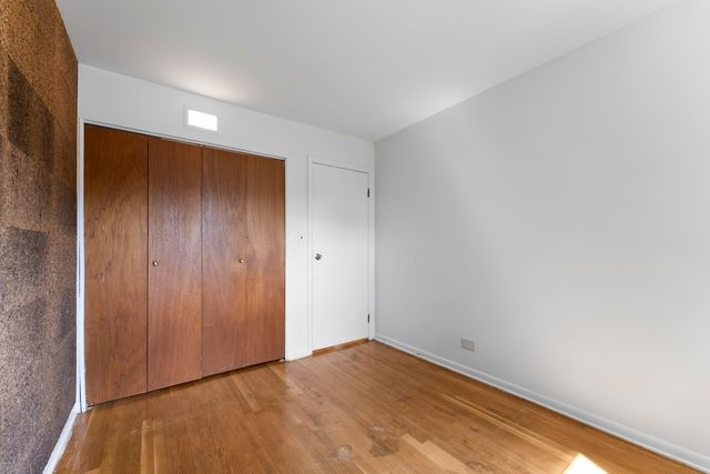 381 N 4th Avenue B, Des Plaines, IL 60016