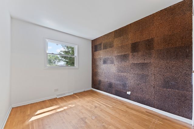 381 N 4th Avenue B, Des Plaines, IL 60016