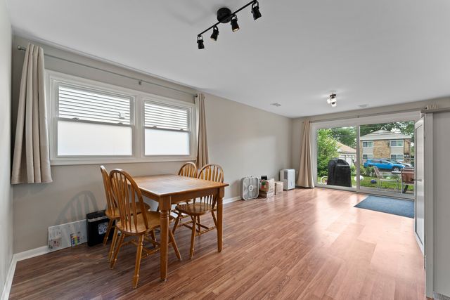 381 N 4th Avenue B, Des Plaines, IL 60016