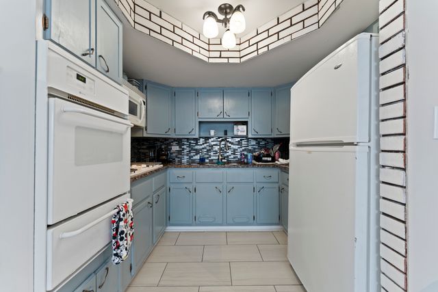 381 N 4th Avenue B, Des Plaines, IL 60016