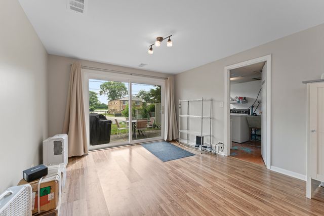 381 N 4th Avenue B, Des Plaines, IL 60016