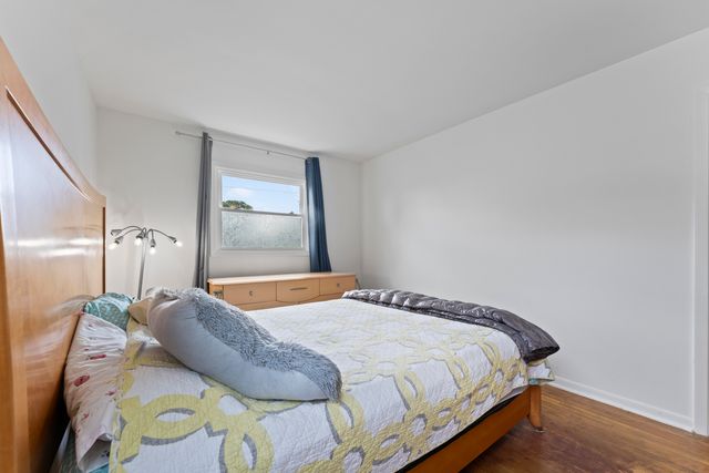 381 N 4th Avenue B, Des Plaines, IL 60016