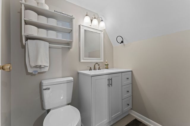 381 N 4th Avenue B, Des Plaines, IL 60016