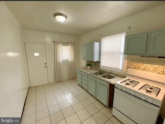 747 E WOODLAWN ST, Philadelphia, PA 19144