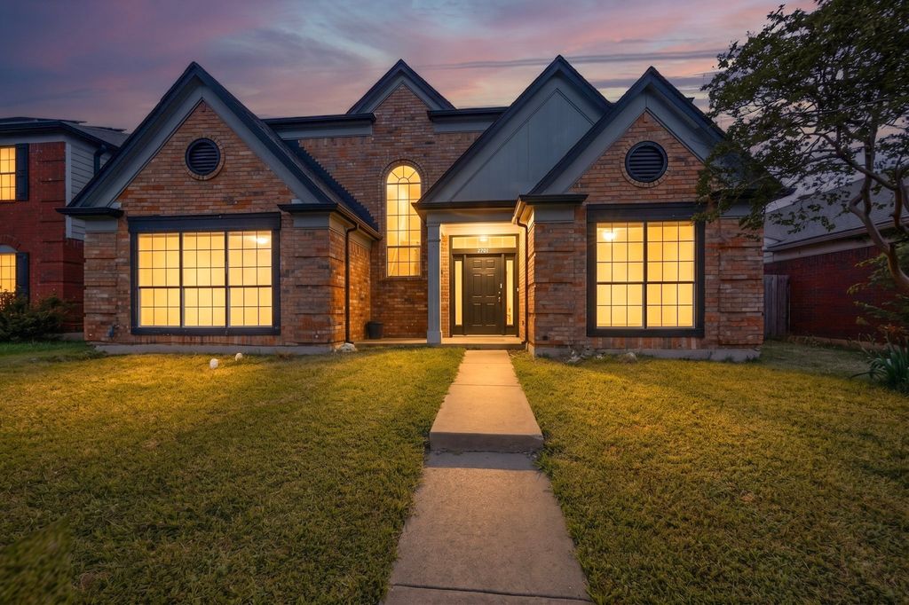 2101 Walden Place, Mesquite, TX 75181