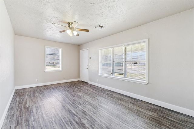 911 Sandra Drive, Midwest City, OK 73110