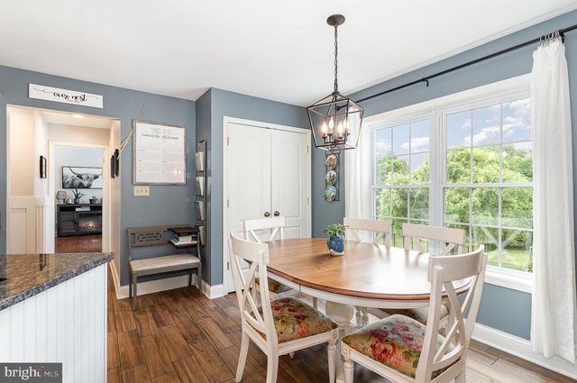 210 SUNSET DR, Mount Holly Springs, PA 17065