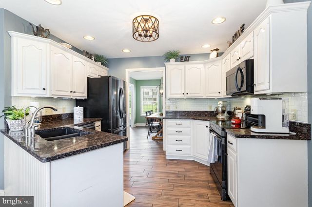 210 SUNSET DR, Mount Holly Springs, PA 17065