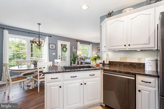 210 SUNSET DR, Mount Holly Springs, PA 17065