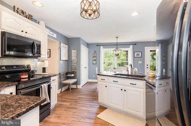 210 SUNSET DR, Mount Holly Springs, PA 17065