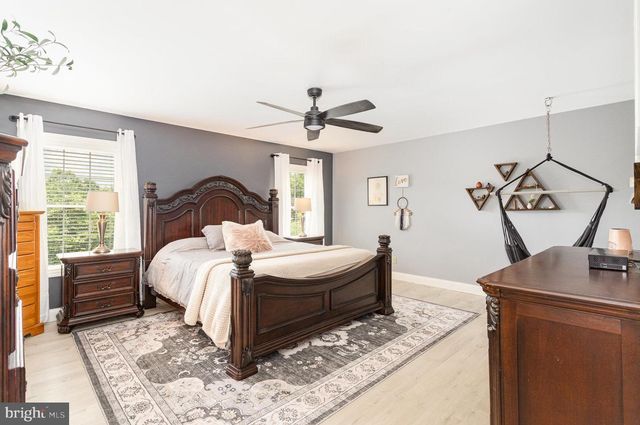 210 SUNSET DR, Mount Holly Springs, PA 17065