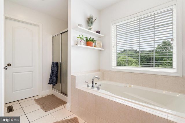 210 SUNSET DR, Mount Holly Springs, PA 17065