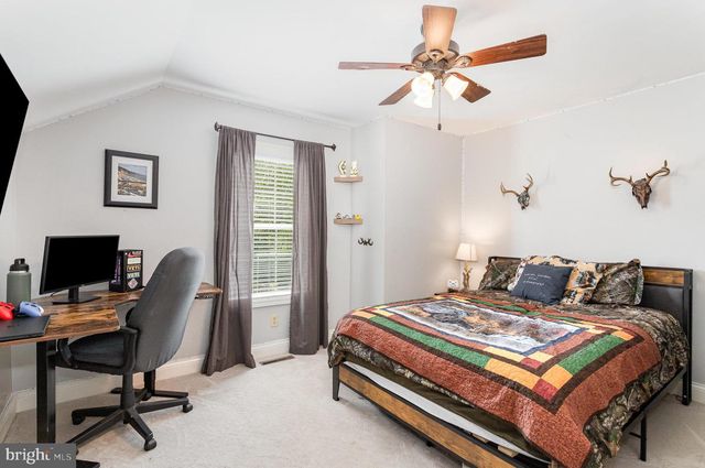 210 SUNSET DR, Mount Holly Springs, PA 17065