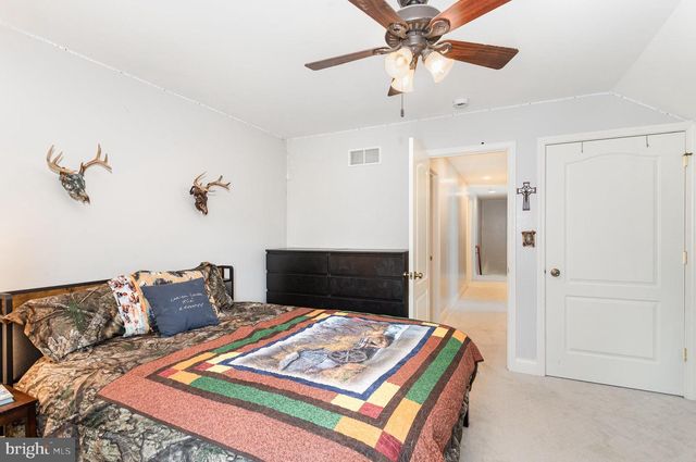 210 SUNSET DR, Mount Holly Springs, PA 17065