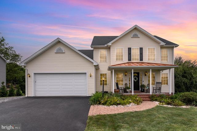 210 SUNSET DR, Mount Holly Springs, PA 17065