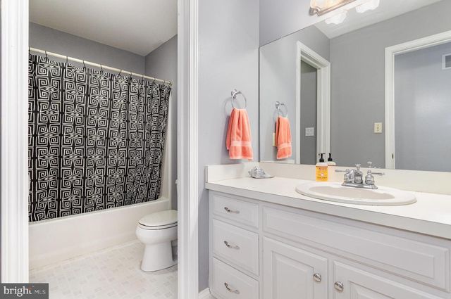 210 SUNSET DR, Mount Holly Springs, PA 17065