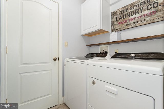 210 SUNSET DR, Mount Holly Springs, PA 17065