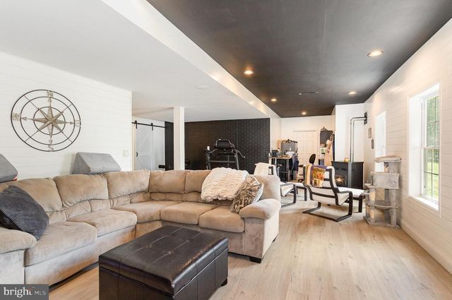 210 SUNSET DR, Mount Holly Springs, PA 17065