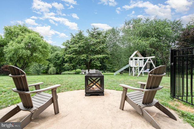 210 SUNSET DR, Mount Holly Springs, PA 17065