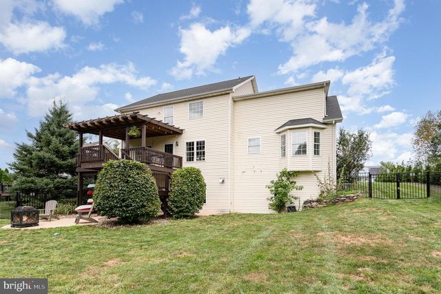 210 SUNSET DR, Mount Holly Springs, PA 17065