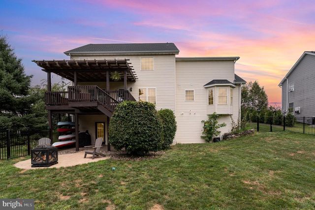 210 SUNSET DR, Mount Holly Springs, PA 17065