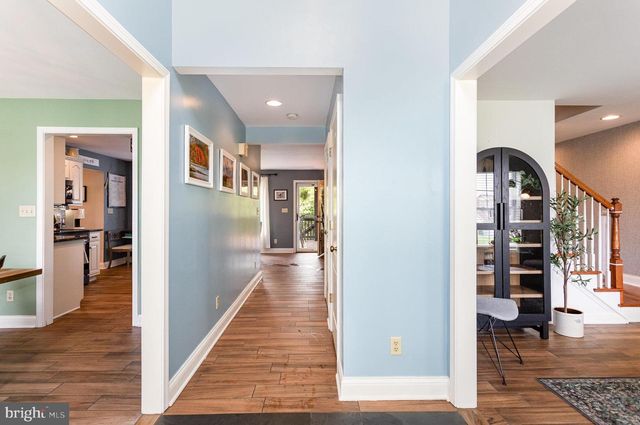 210 SUNSET DR, Mount Holly Springs, PA 17065
