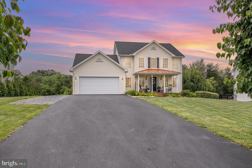 210 SUNSET DR, Mount Holly Springs, PA 17065