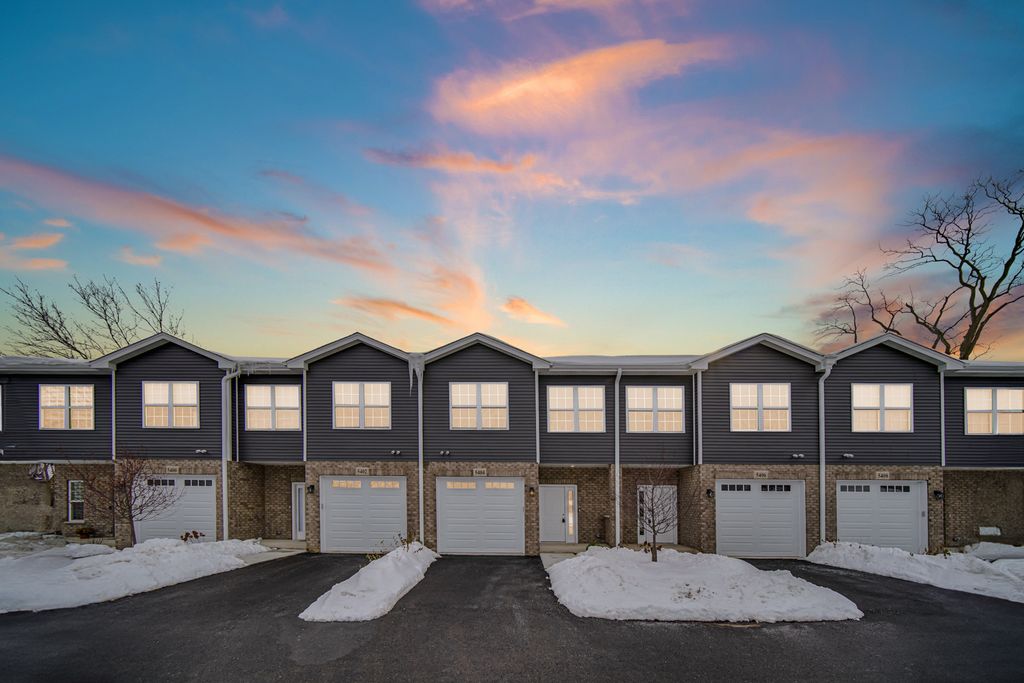 Image 2 of property listing at 5410 135th Street, Crestwood, IL 60418