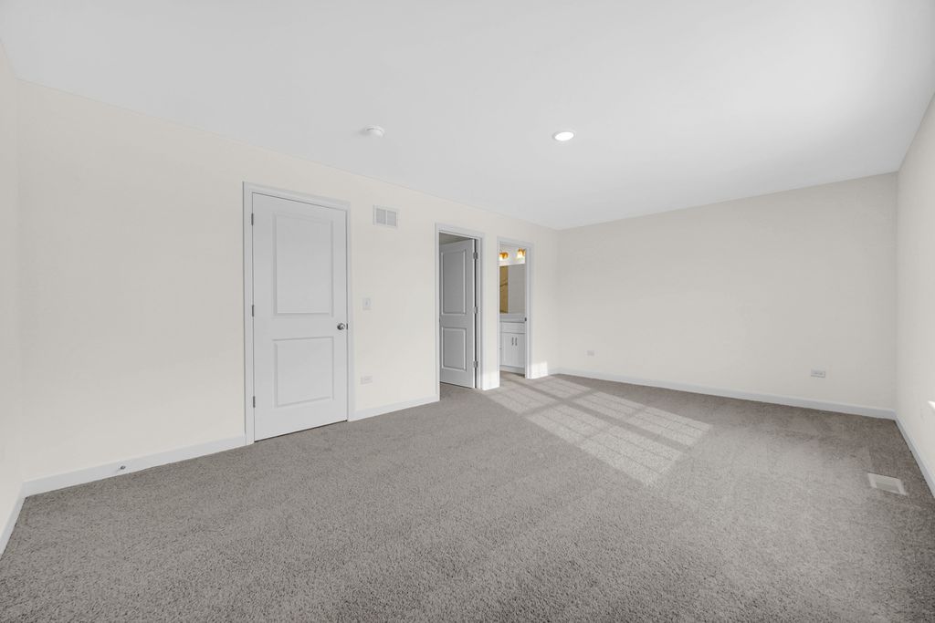 Image 15 of property listing at 5410 135th Street, Crestwood, IL 60418