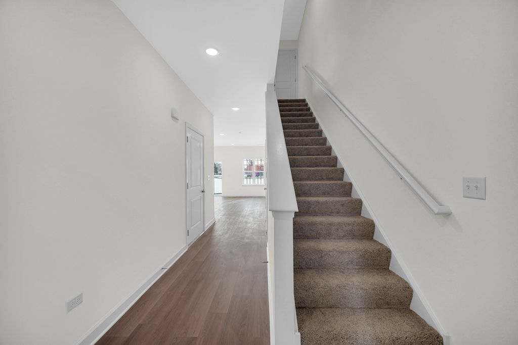 Image 3 of property listing at 5410 135th Street, Crestwood, IL 60418
