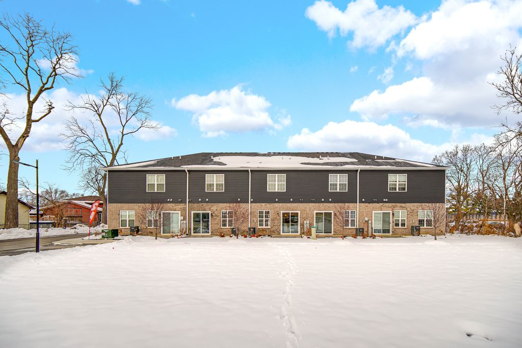 Image 22 of property listing at 5410 135th Street, Crestwood, IL 60418