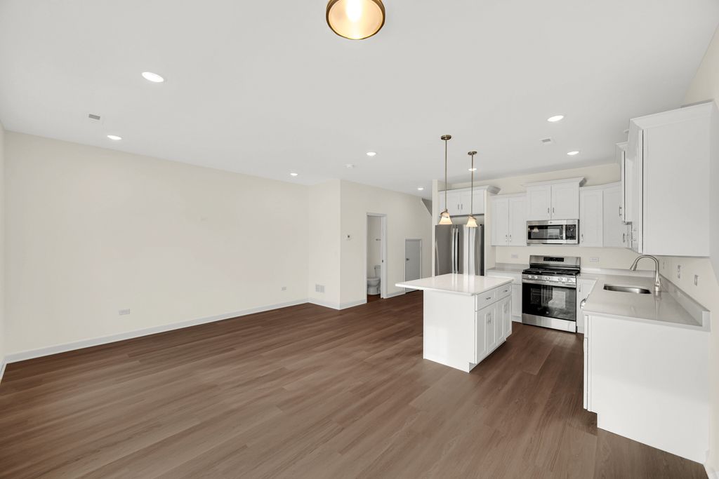 Image 7 of property listing at 5410 135th Street, Crestwood, IL 60418