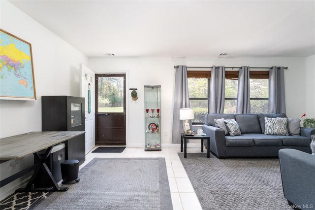 28 Bailey Court 28, Middle Island, NY 11953