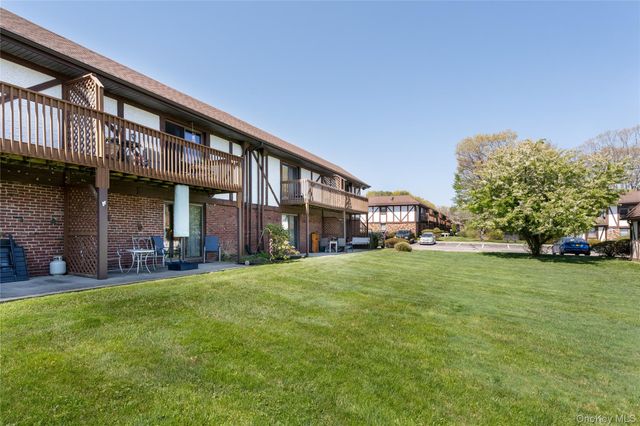 28 Bailey Court 28, Middle Island, NY 11953