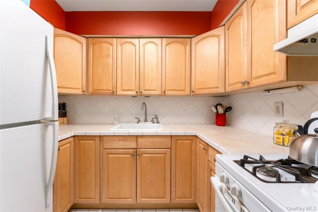 28 Bailey Court 28, Middle Island, NY 11953