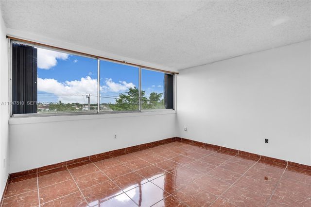 1750 W 56th St 210, Hialeah, FL 33012