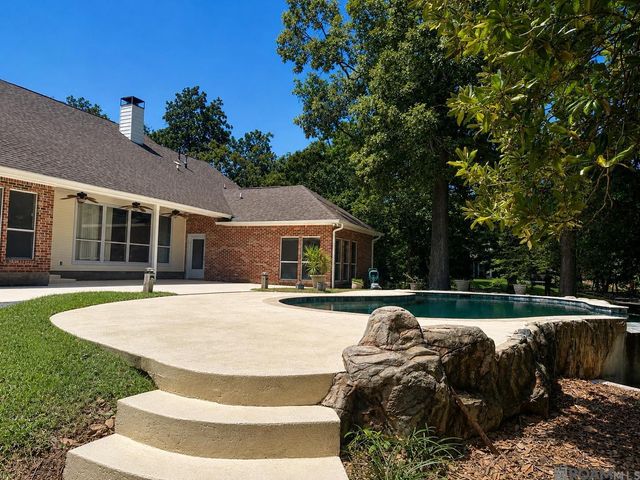 19224 Green Heron Dr, Saint George, LA 70817