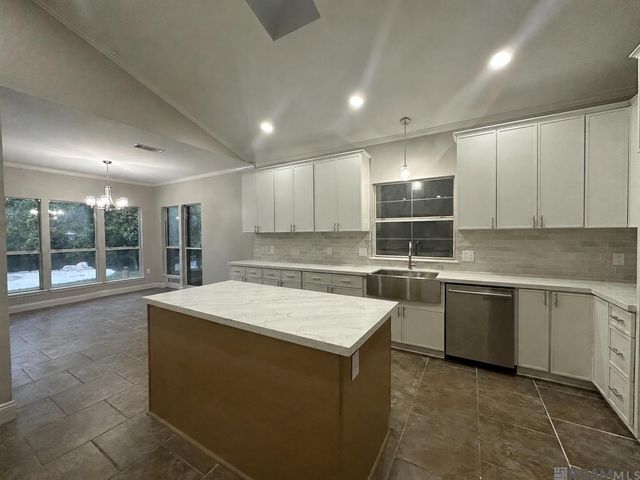 19224 Green Heron Dr, Saint George, LA 70817