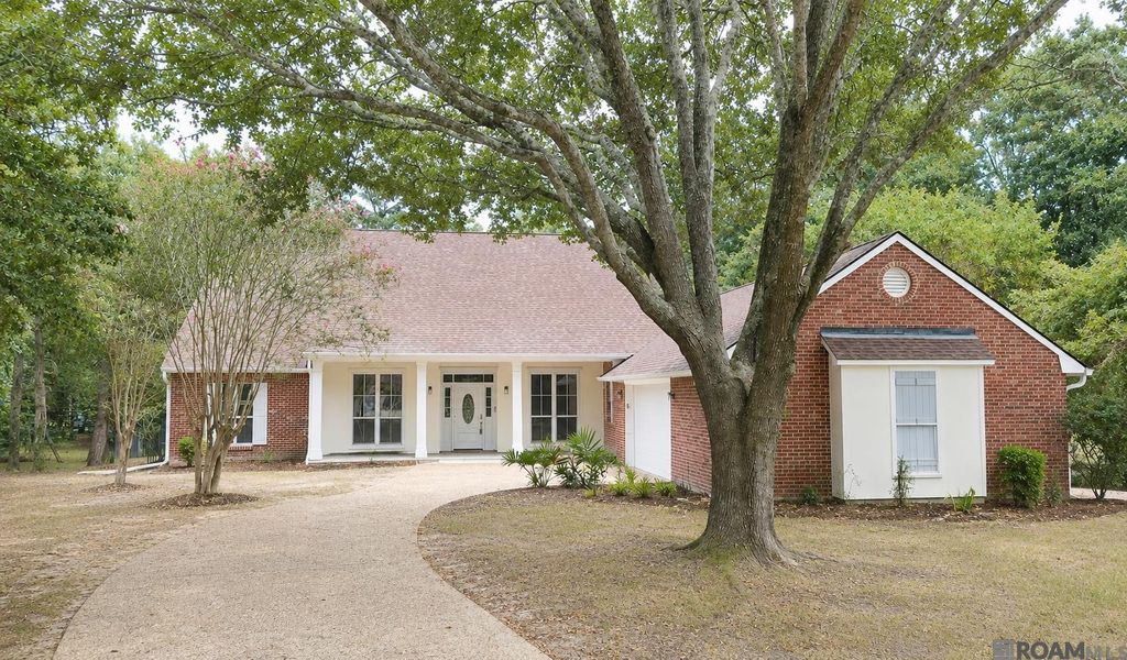 19224 Green Heron Dr, Saint George, LA 70817