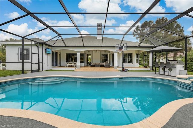 160 Logan BLVD S, Naples, FL 34119