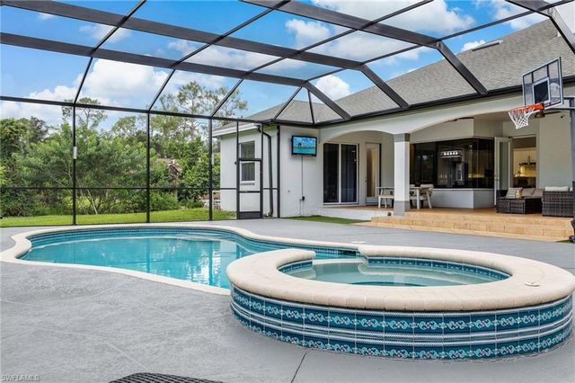 160 Logan BLVD S, Naples, FL 34119