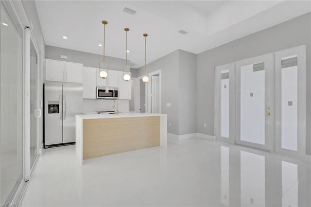 160 Logan BLVD S, Naples, FL 34119