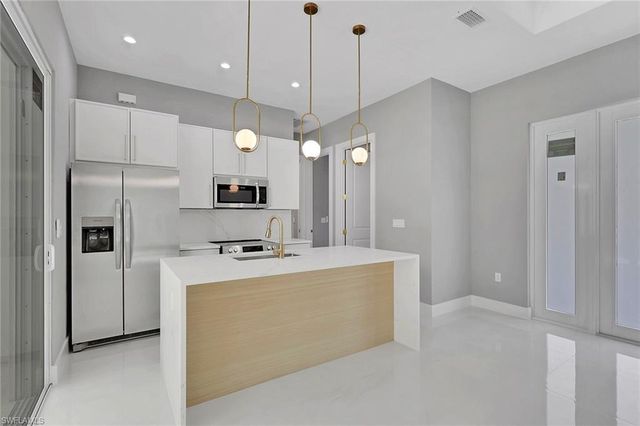 160 Logan BLVD S, Naples, FL 34119