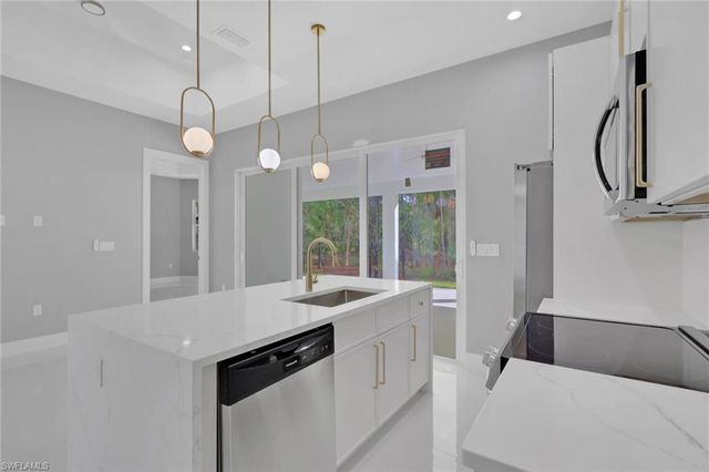 160 Logan BLVD S, Naples, FL 34119