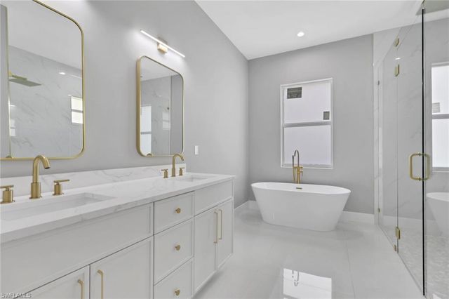 160 Logan BLVD S, Naples, FL 34119