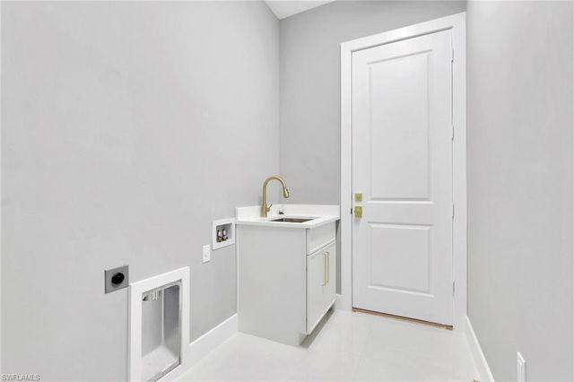 160 Logan BLVD S, Naples, FL 34119