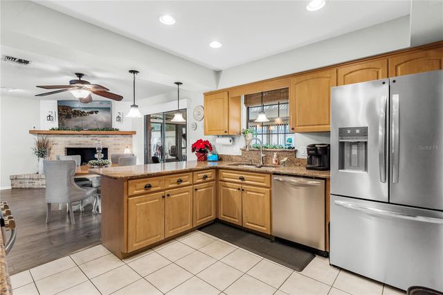 2013 EDGEWOOD AVENUE, Leesburg, FL 34748