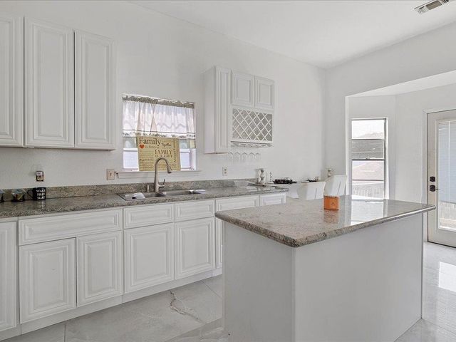 48 Robert, Waggaman, LA 70094