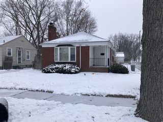 19015 Kingsville Street, Harper Woods, MI 48225